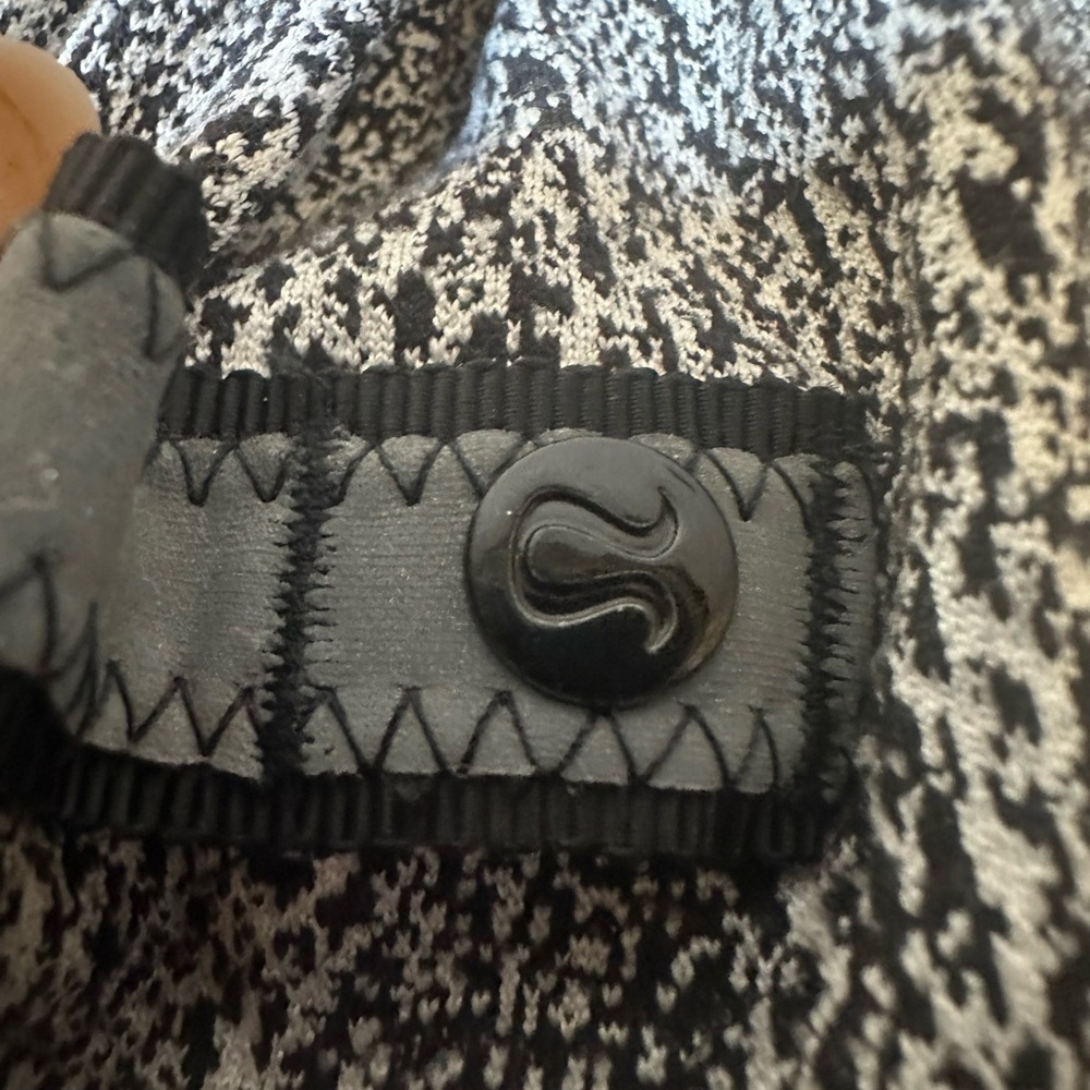 Lululemon Rulu Scarf - Picture 2 of 4